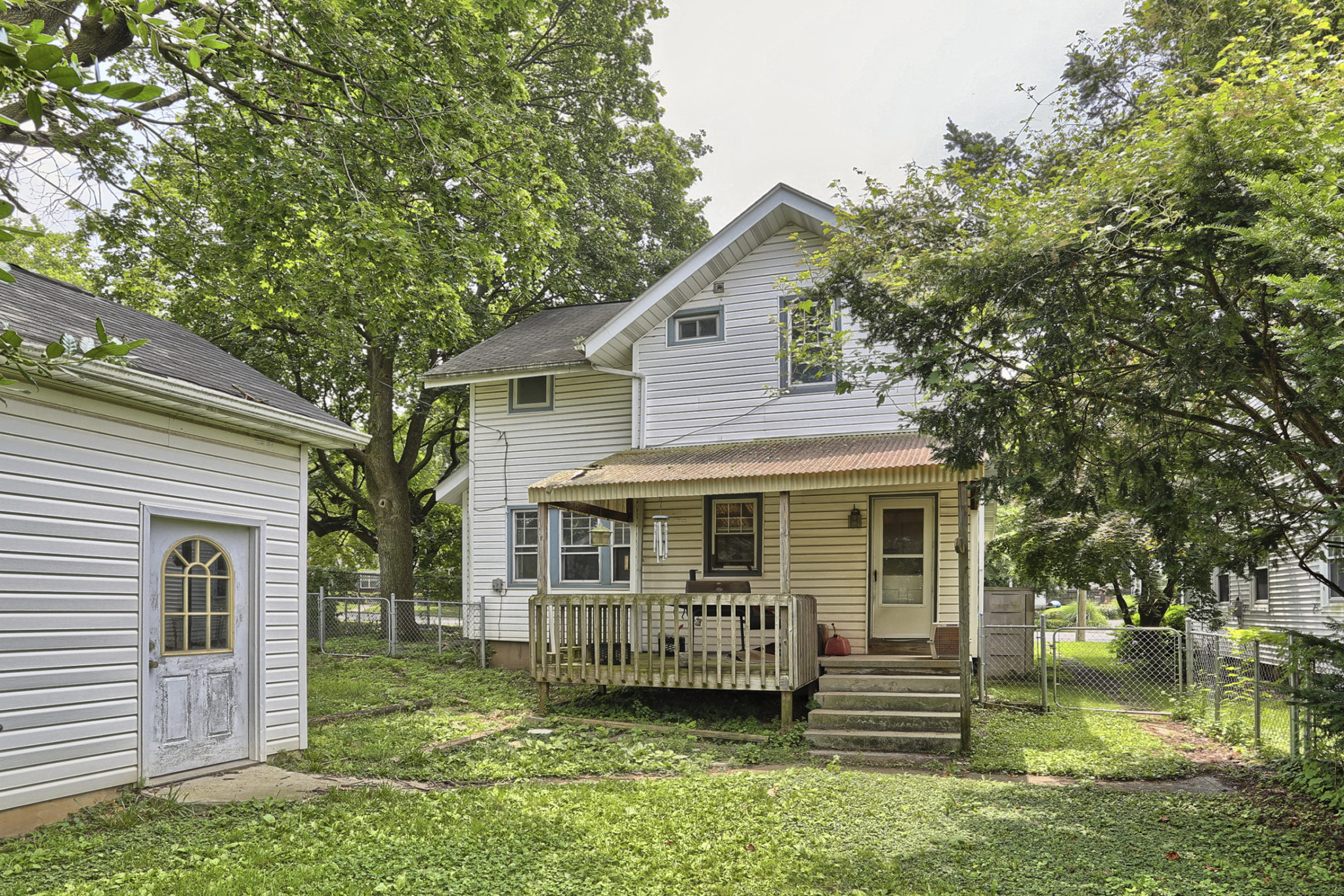 195 Walnut Street Back Patio • Emmily Longenecker Team Iron Valley