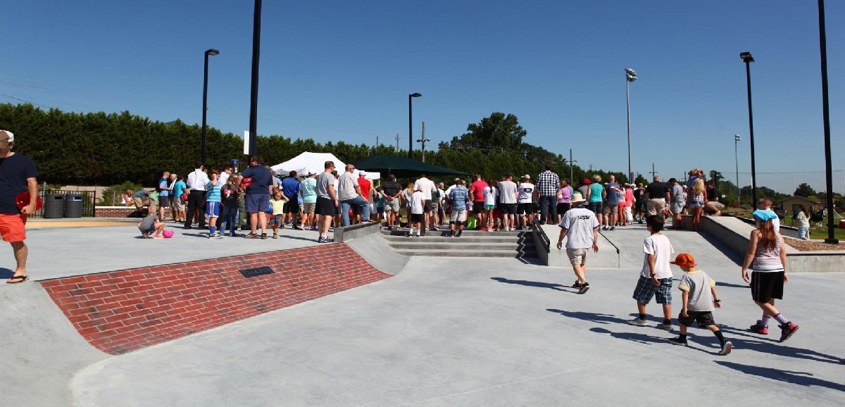 Apex, NC (Roger Family Skate Plaza) Team Pain Skate Parks