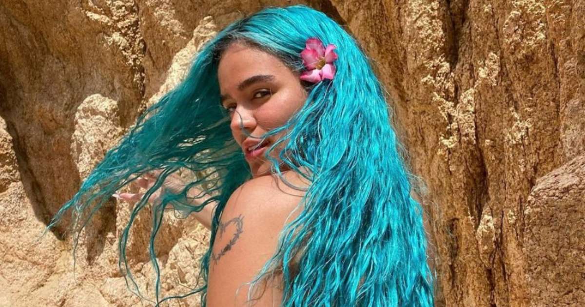 Cantante Karol G sorprende al posar desnuda frente al espejo - Tecache.cl