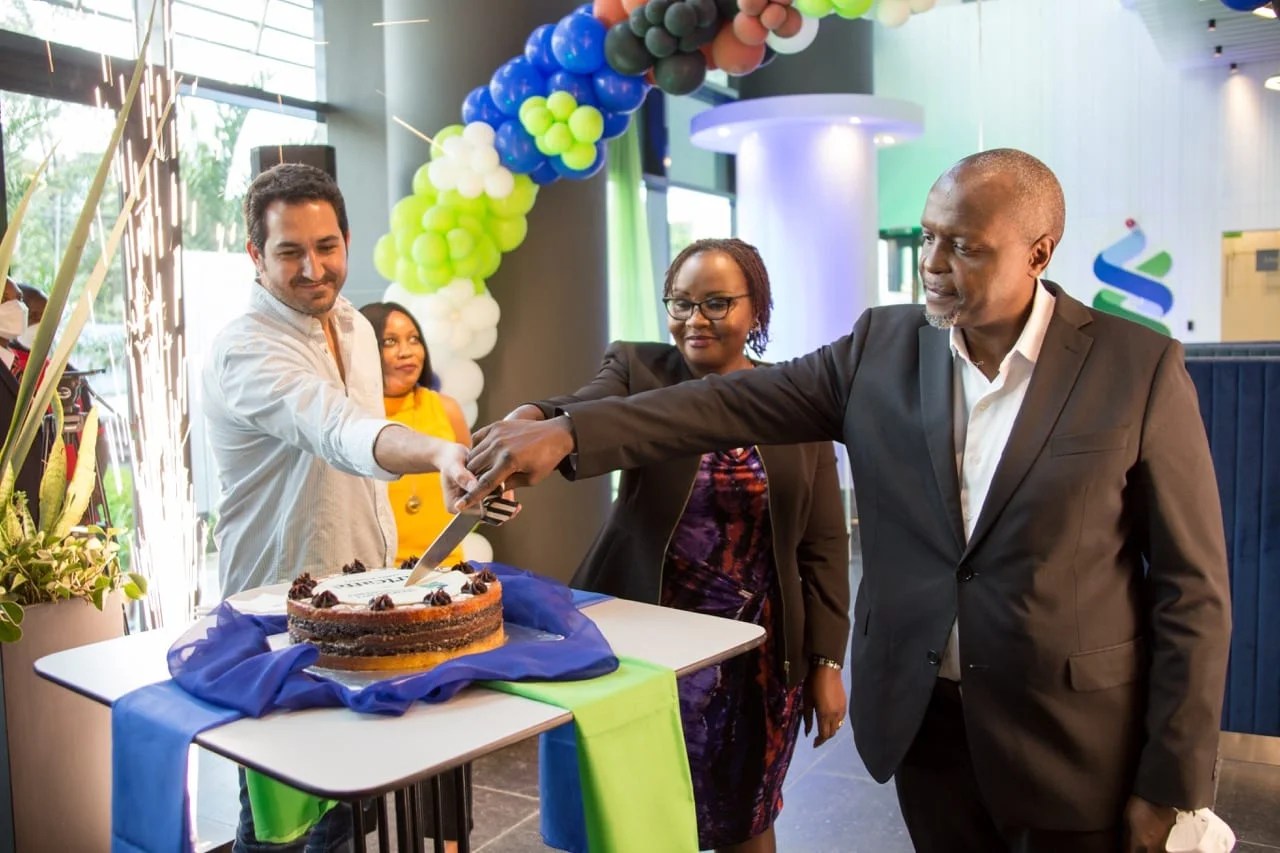 Standard Chartered unveils Co-shared Space Banking Model with ArtCaffe