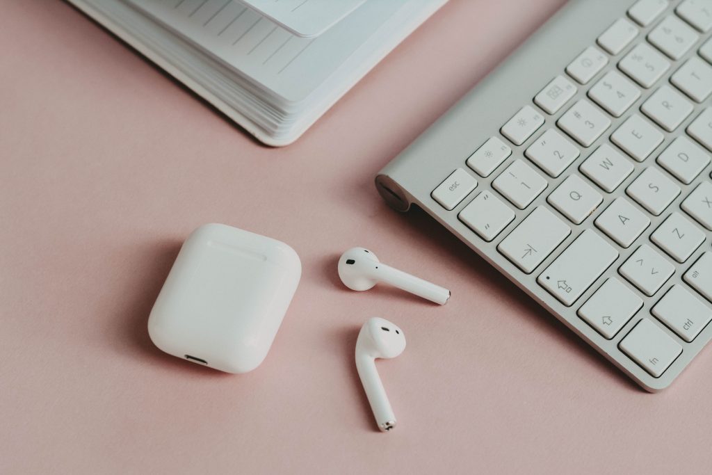How to Mute AirPods? [The Easy Way] TechLatest