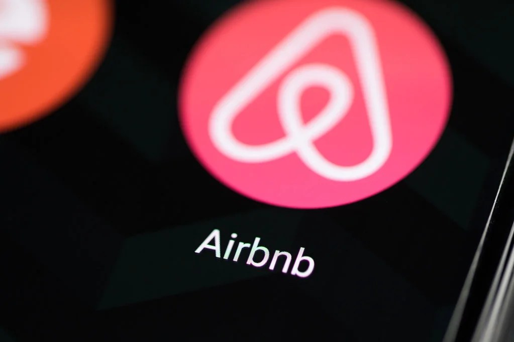 Why Should You Develop An App Like Airbnb?