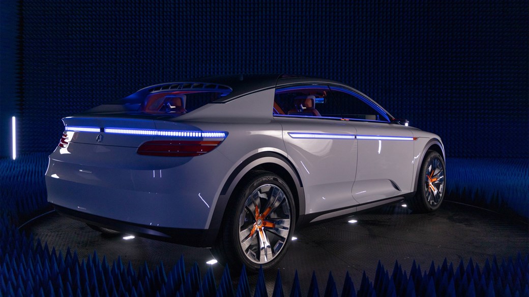 صور .. كوالكوم تستعرض تكنولوجيا الجيل الجديد داخل السيارة بمواصفات خيالية