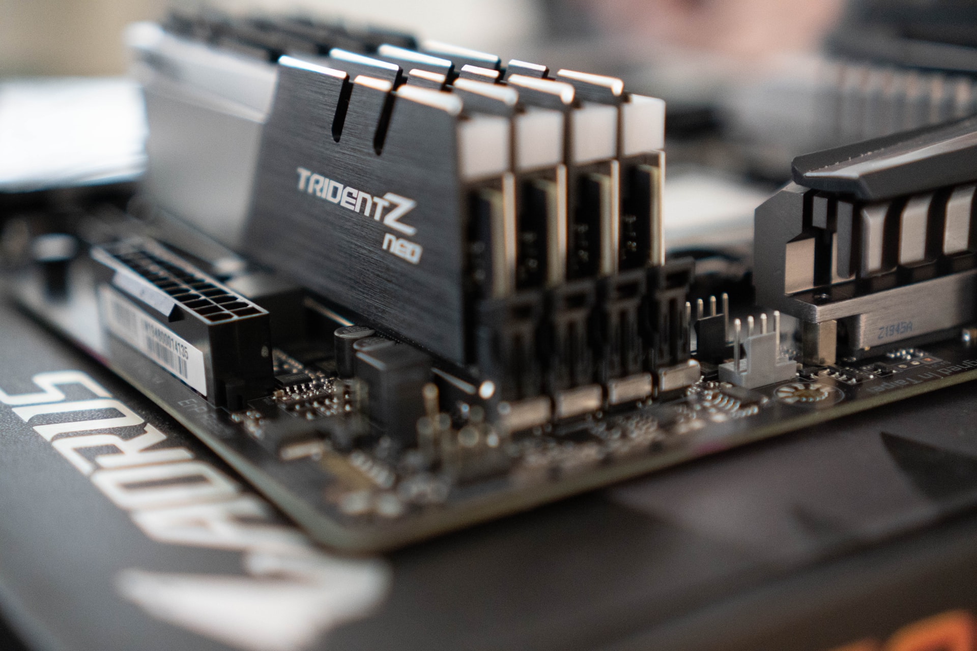 Can You Mix RAM Brands, Sticks, & Types? [Guide] Tech4Gamers