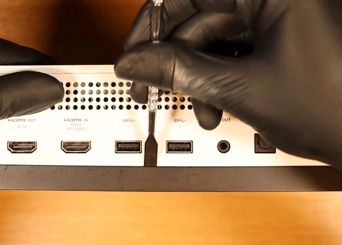 How To Clean Xbox Console & Controller [One & Series X/S] Tech4Gamers