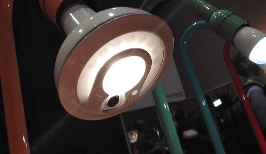 Smart bulbs now integrating cameras techAU