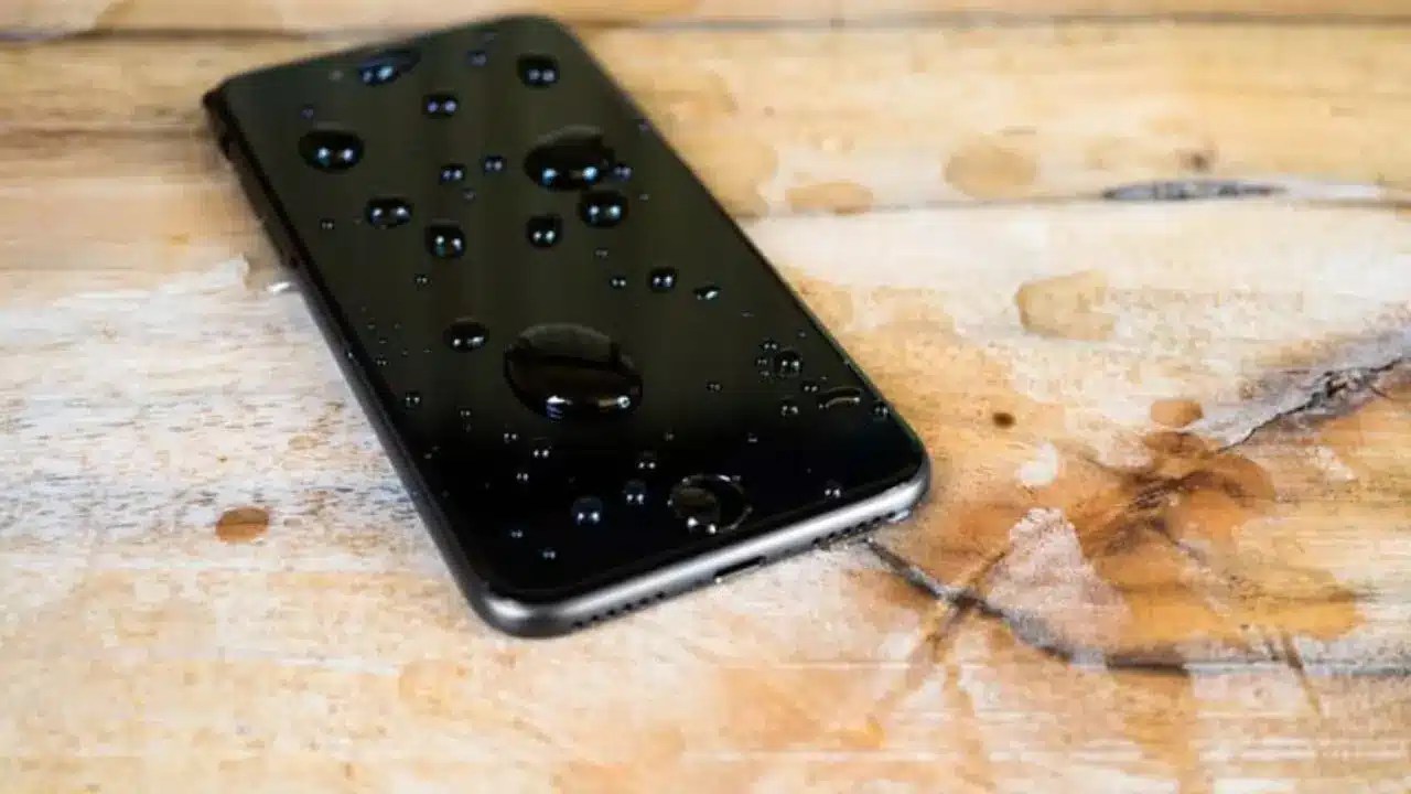 How to Get Water Out of iPhone