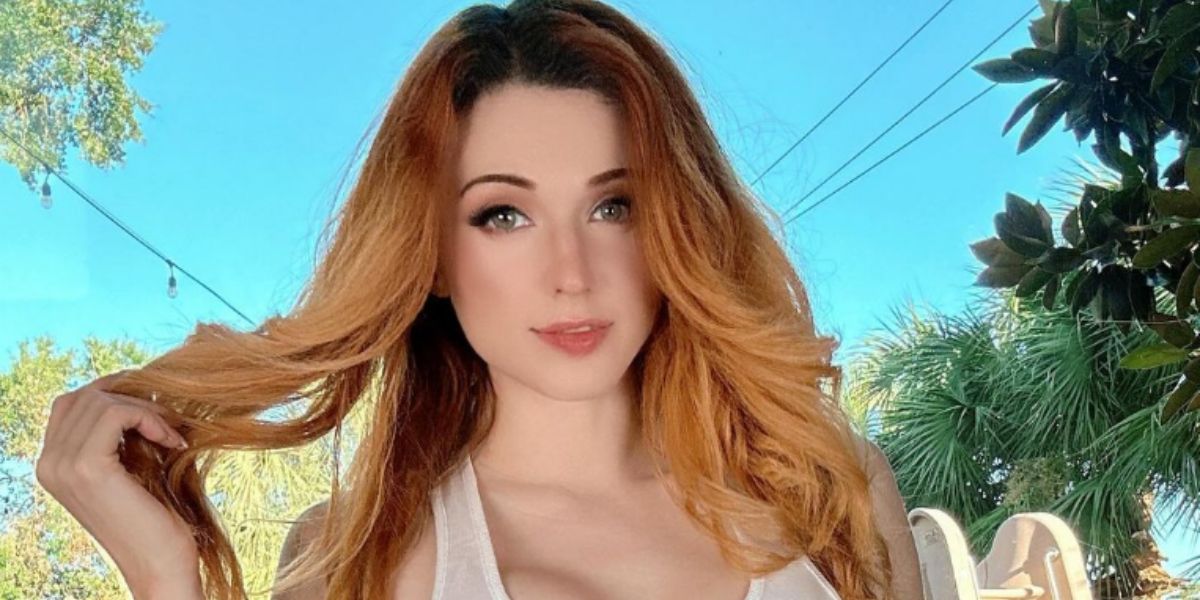 ja striimaaja Amouranth ostaa