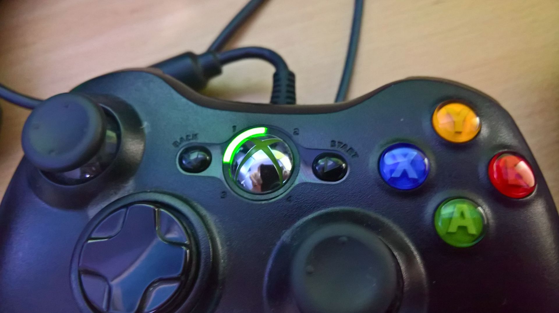 How to connect Xbox 360 controller to PC? • TechBriefly