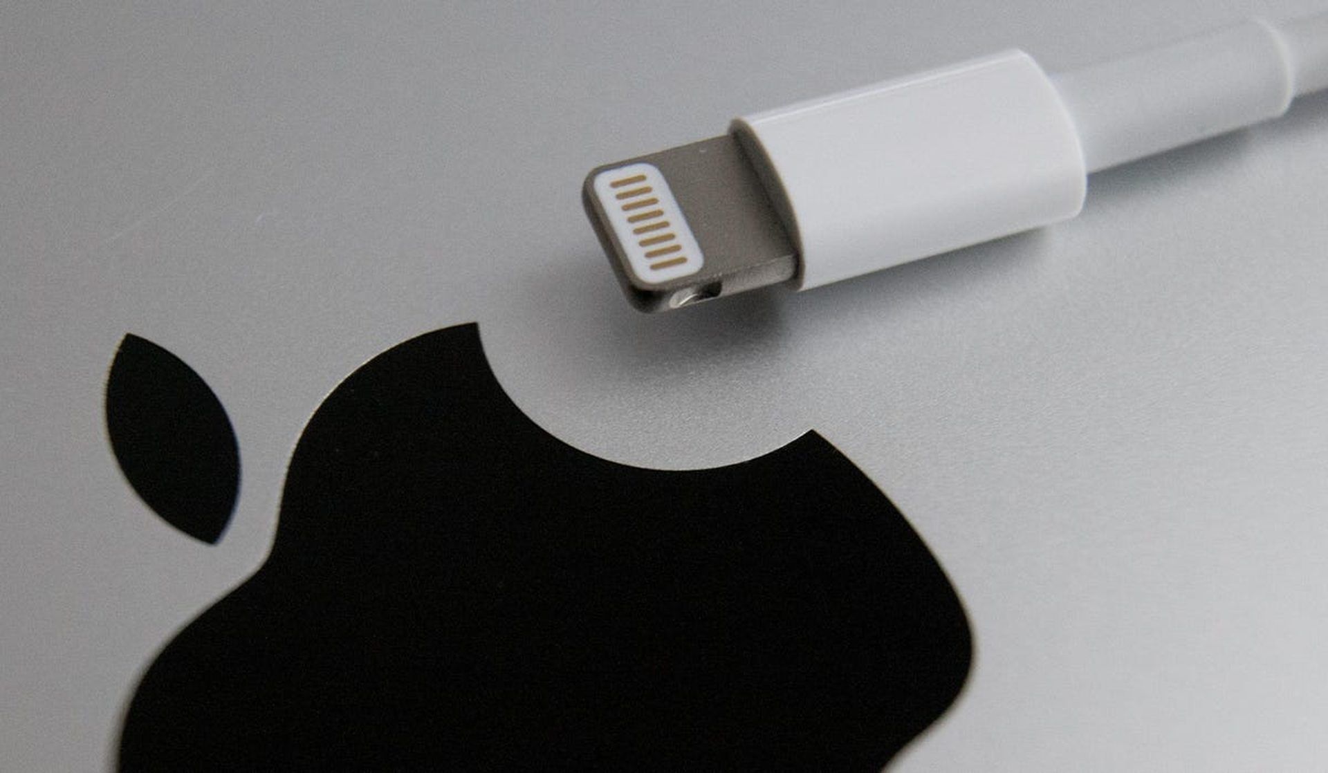 iPhone charger not working How to fix it? • TechBriefly