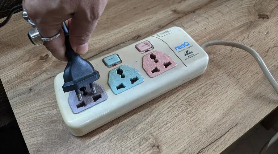 How to Clean Sunbrite TV Screen? (Know This FIRST!)