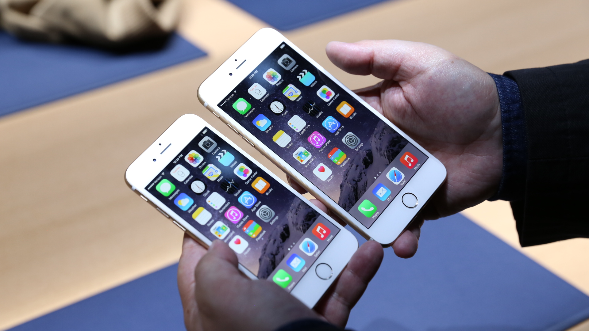 Apple’s BigAss iPhone 6 And 6 Plus Now Available For PreOrder