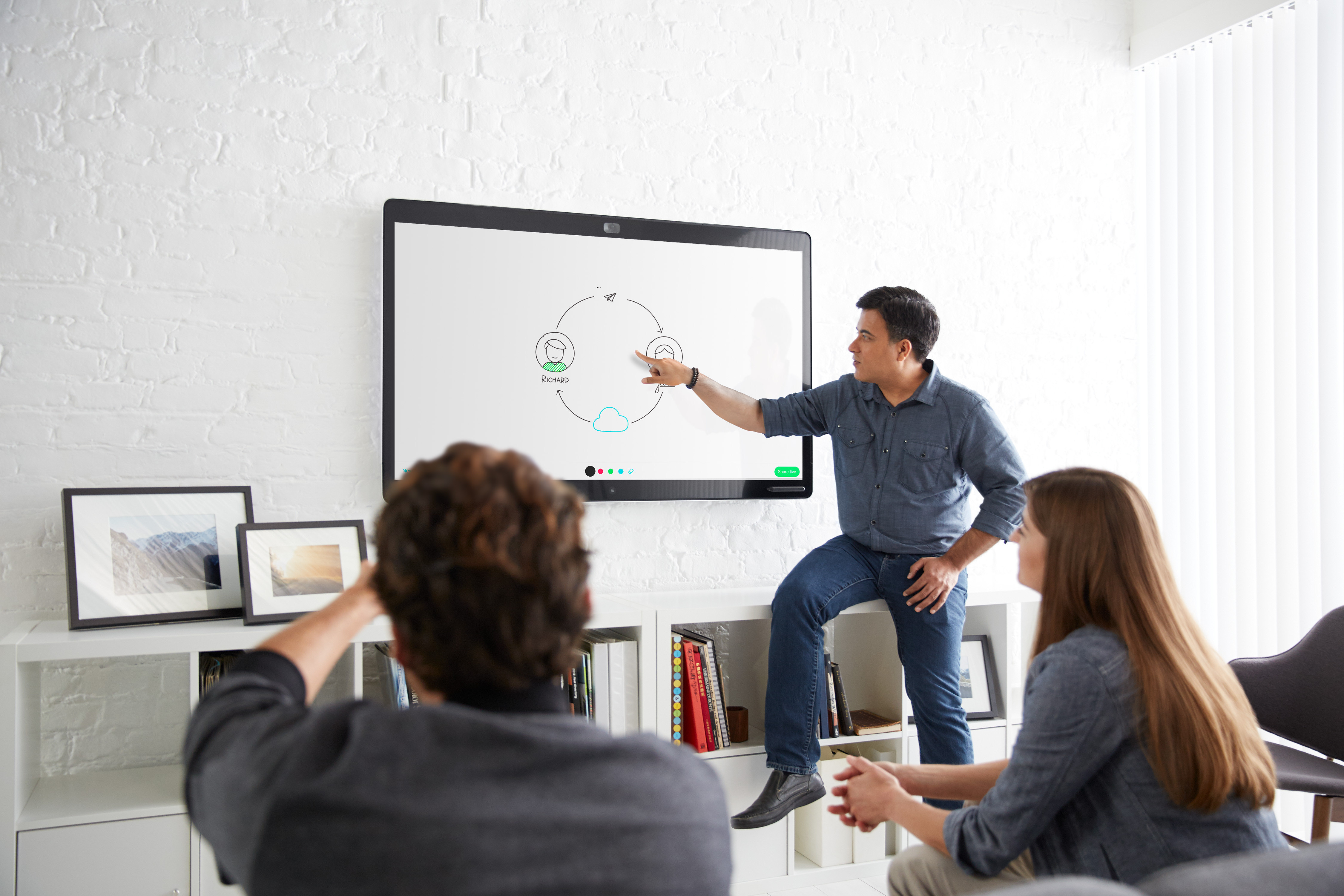 Cisco debuts its own smart whiteboard priced to compete with the Google