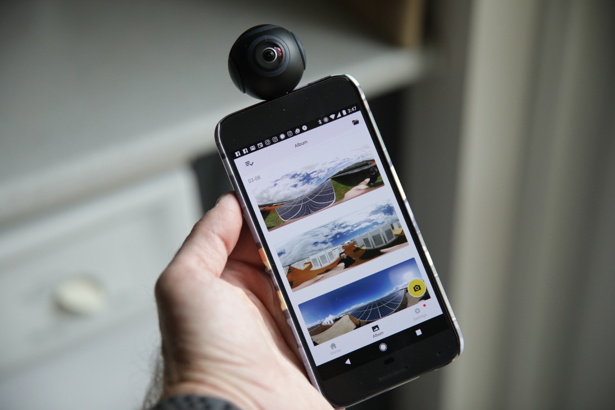 Insta360 Air brings affordable, easy 360 photo and video to Android