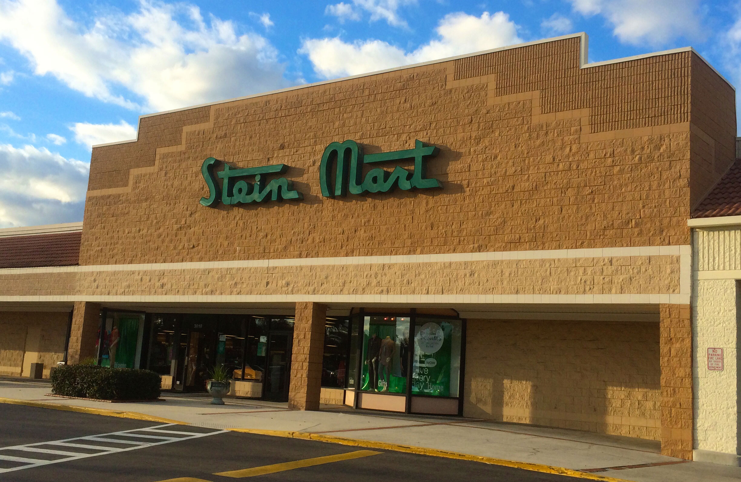 Stein Mart embraces the enemy with installation of Amazon Lockers in