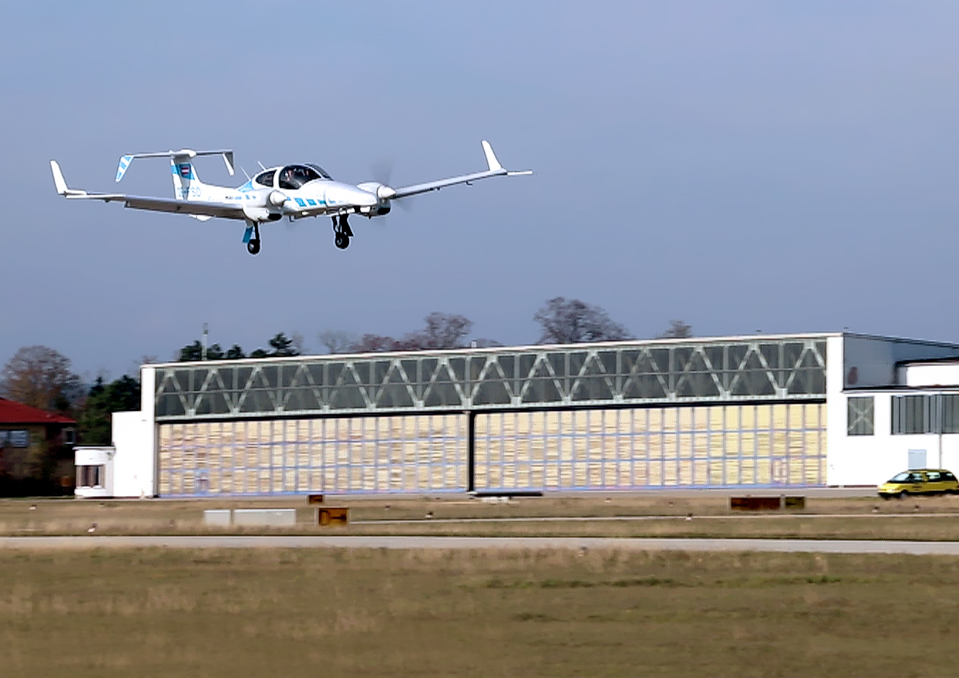 Watch a plane land itself truly autonomously for the first time