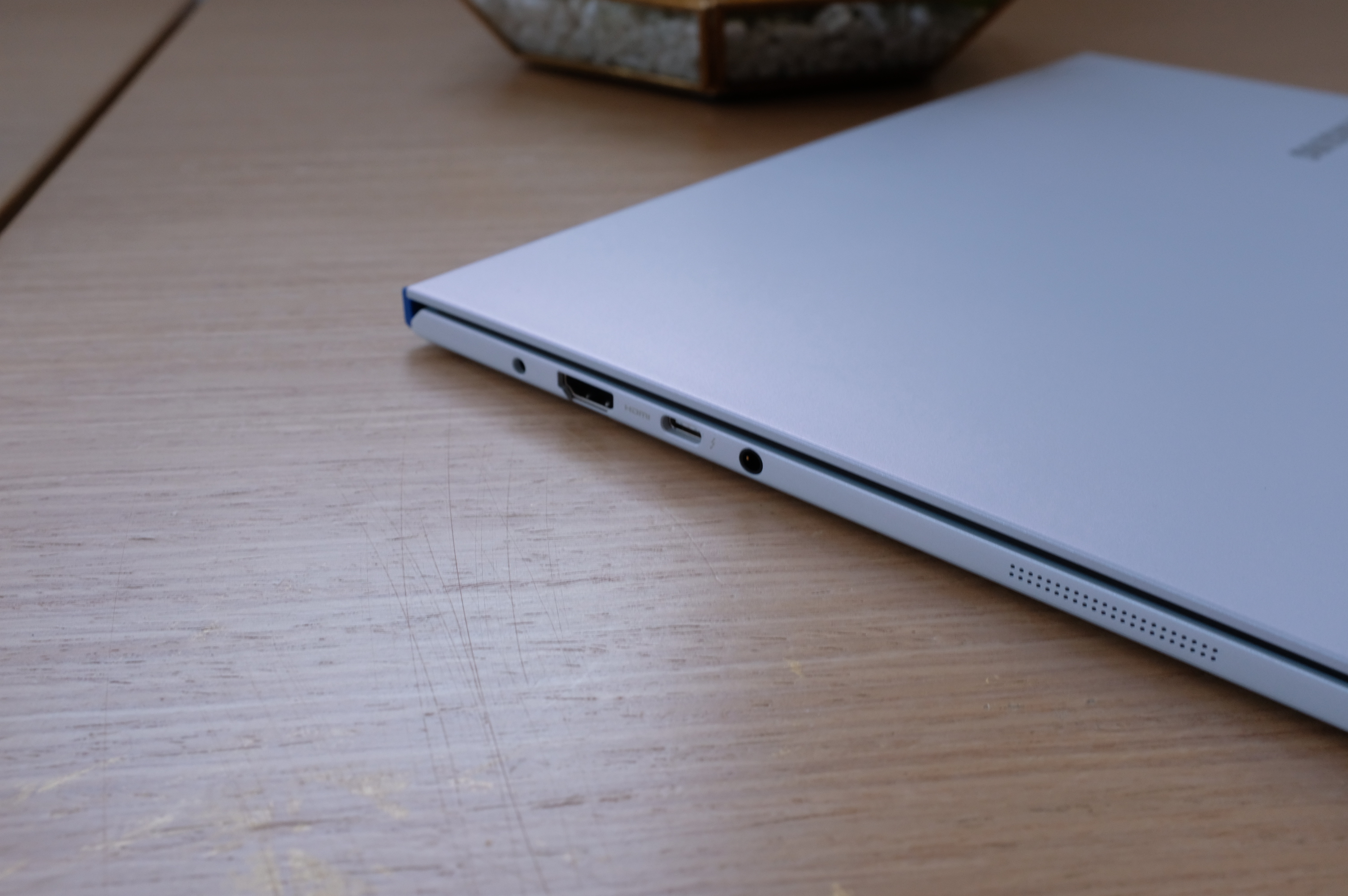 Samsung’s new laptops charge phones with their touchpad LaptrinhX