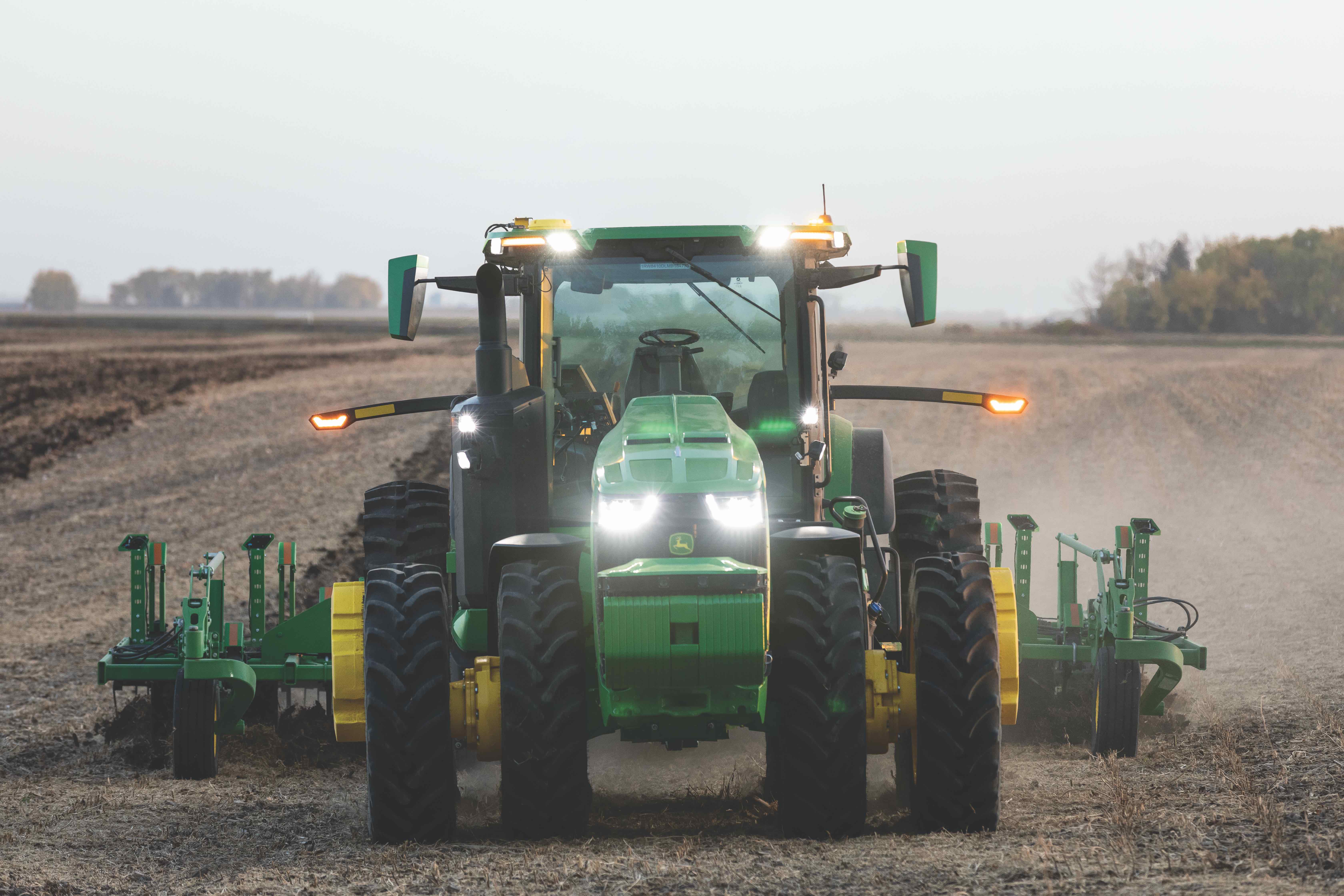 John Deere’s selfdriving tractor arrives later this fall TechCrunch