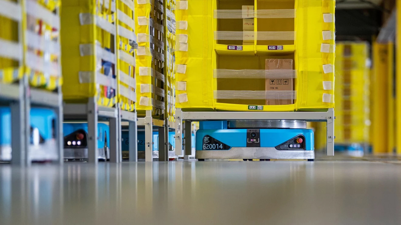 Amazon debuts a fully autonomous warehouse robot TechCrunch(03)