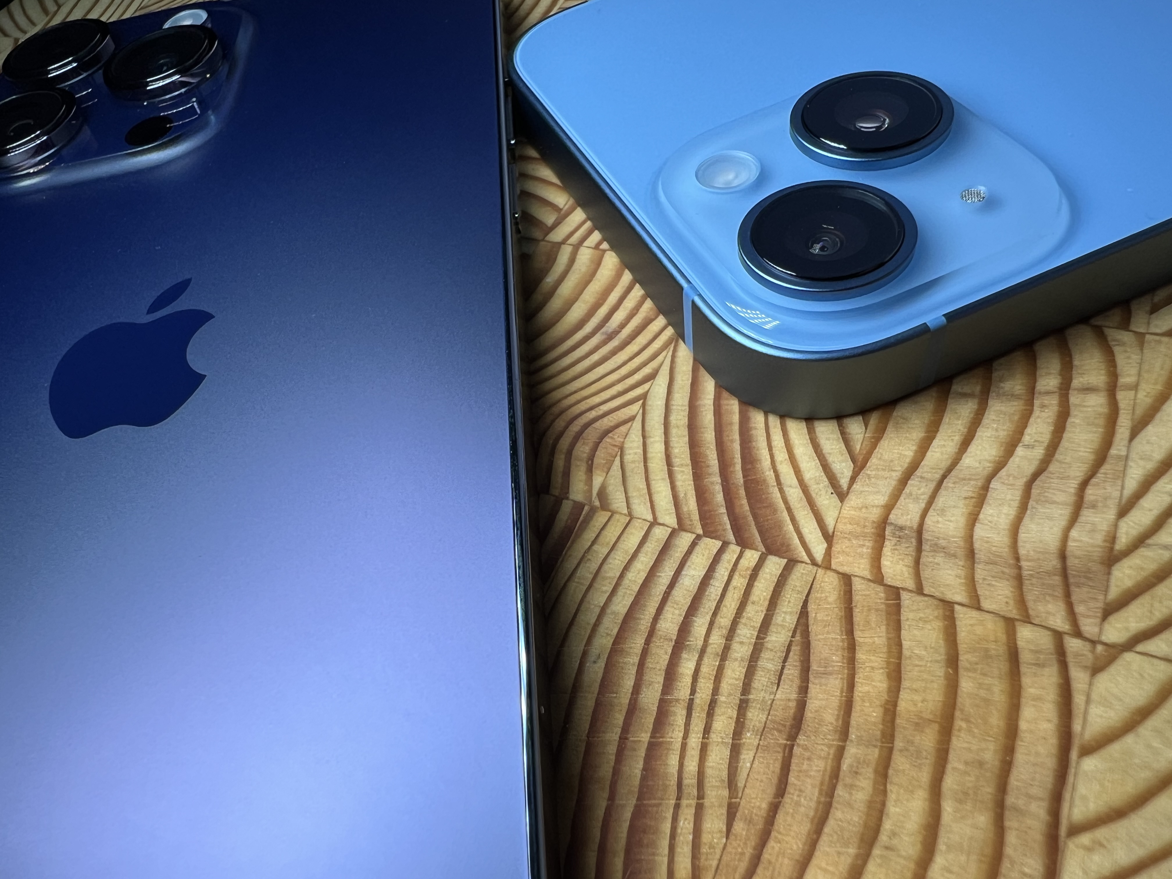 Review of Apple’s iPhone 14 and iPhone 14 Pro They’re leaning into it