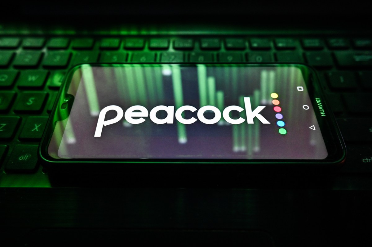 يقوم Peacock بتجربة الألعاب المصغرة ومقاطع الفيديو القصيرة يقوم Peacock بتجربة الألعاب المصغرة ومقاطع الفيديو القصيرة