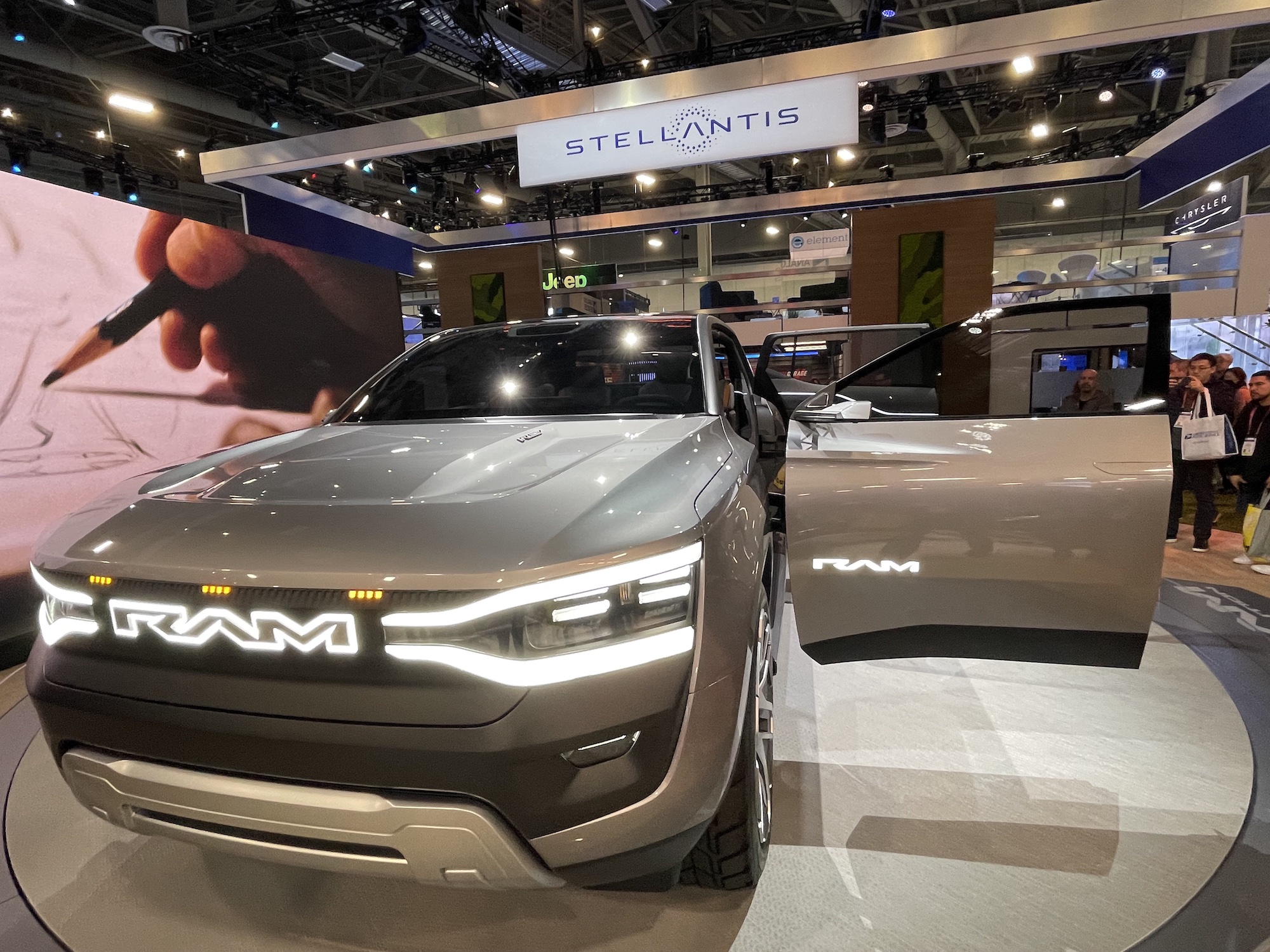 All the tech (and other flashy features) stuffed into the Ram 1500