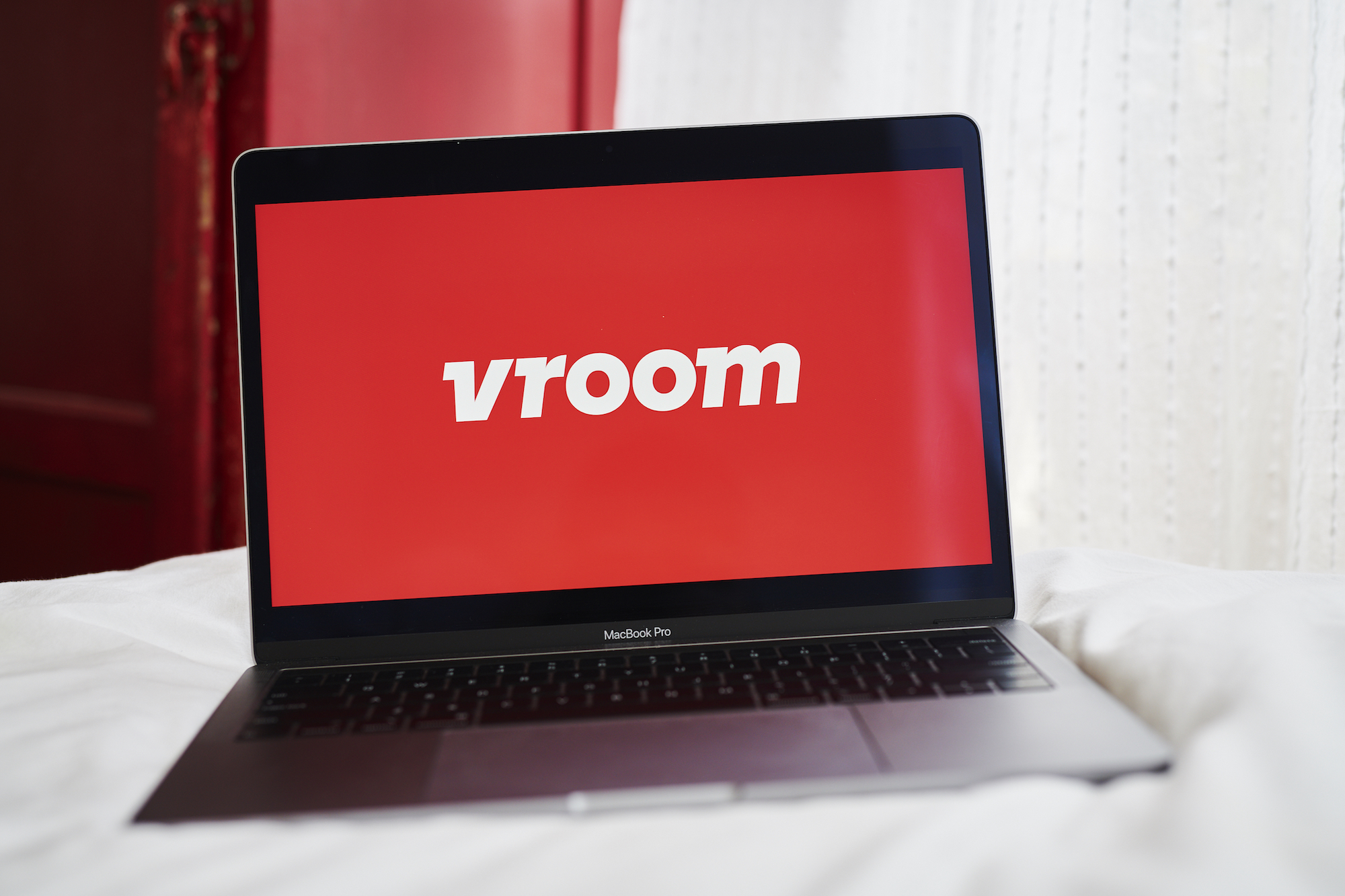 Vroom hits the brakes on its online used car business to go full