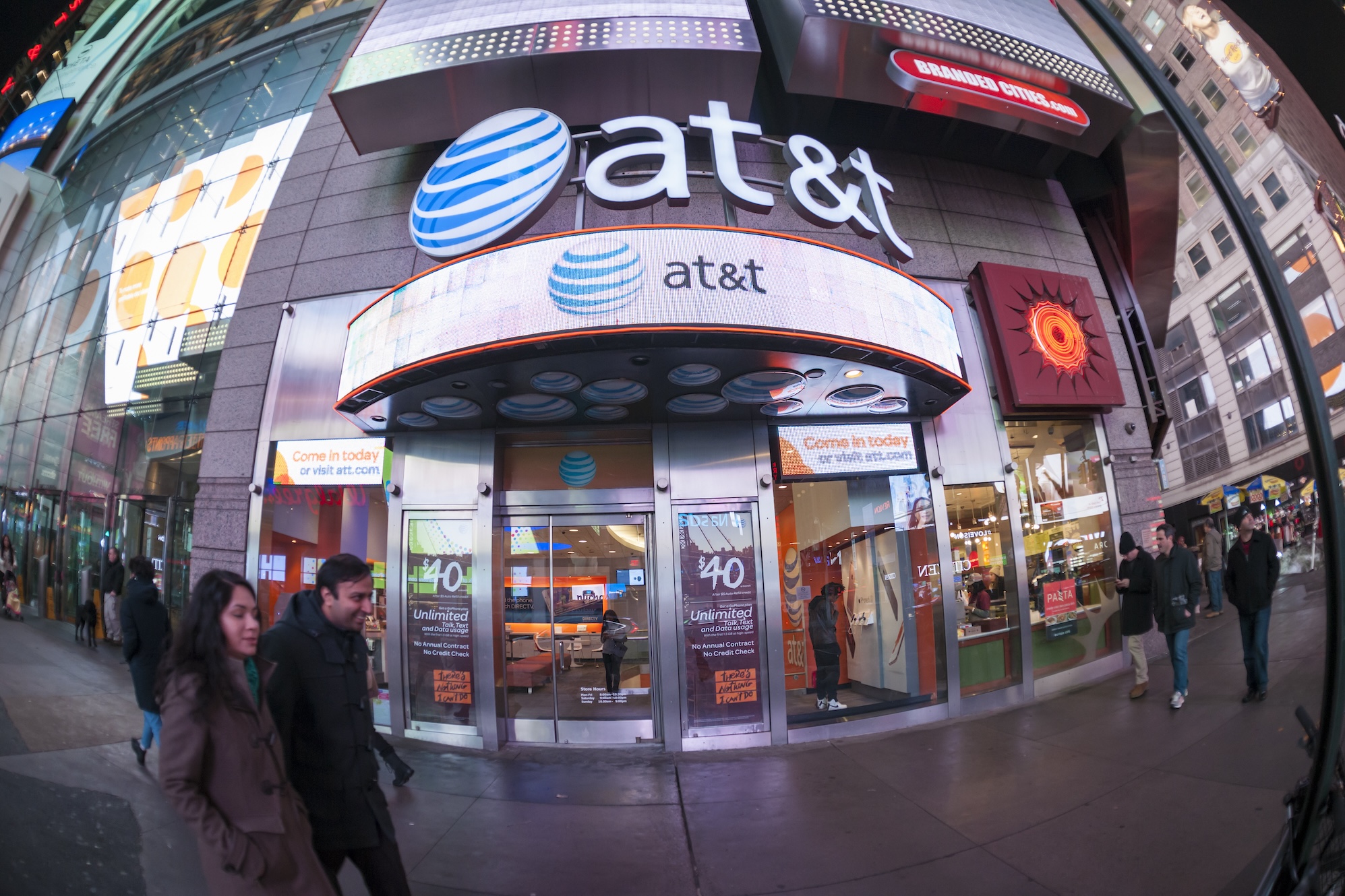 AT&T resets account passcodes after millions of customer records leak(01)