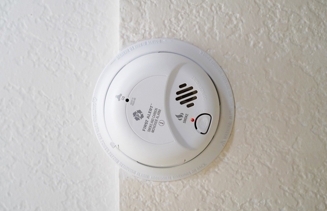 Why is Smoke Alarm Making High Pitched Noise? TechCult