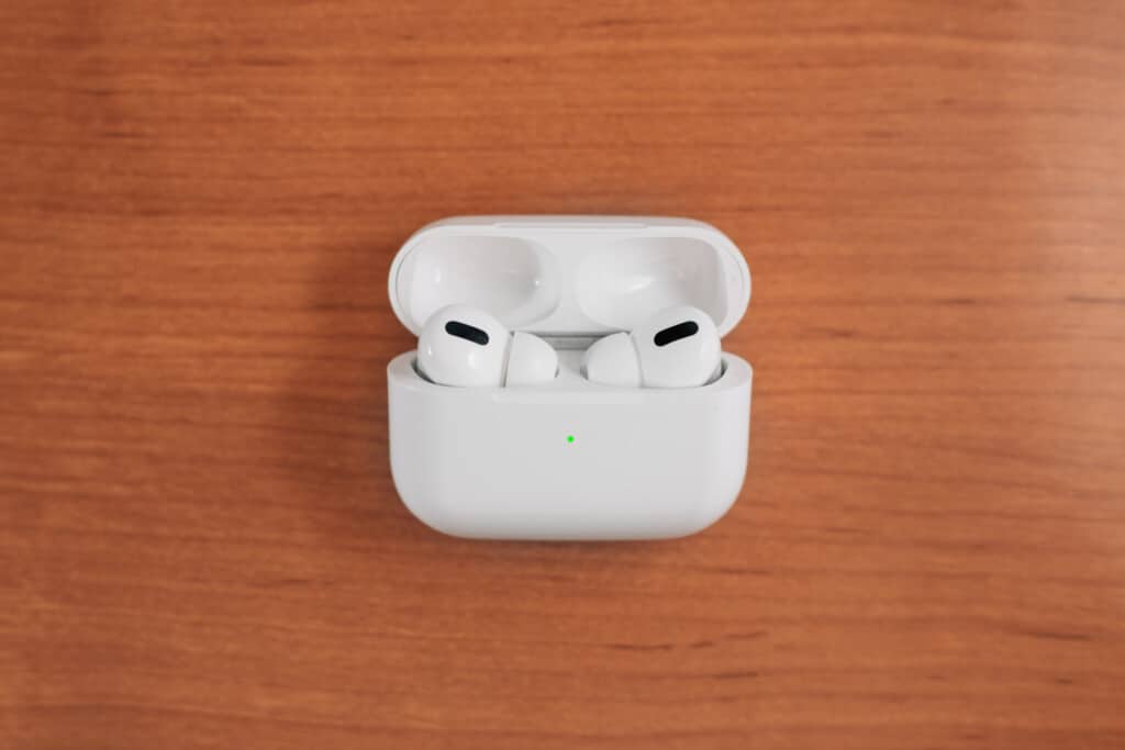 How to Connect AirPods with Dead Case TechCult