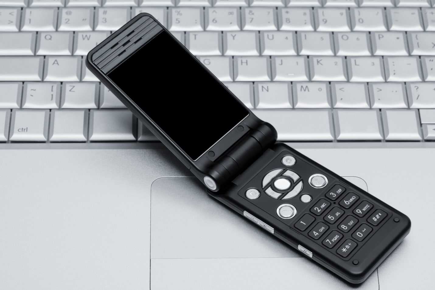 Flip Phones vs Smartphones Back to Basics or Embracing Innovation