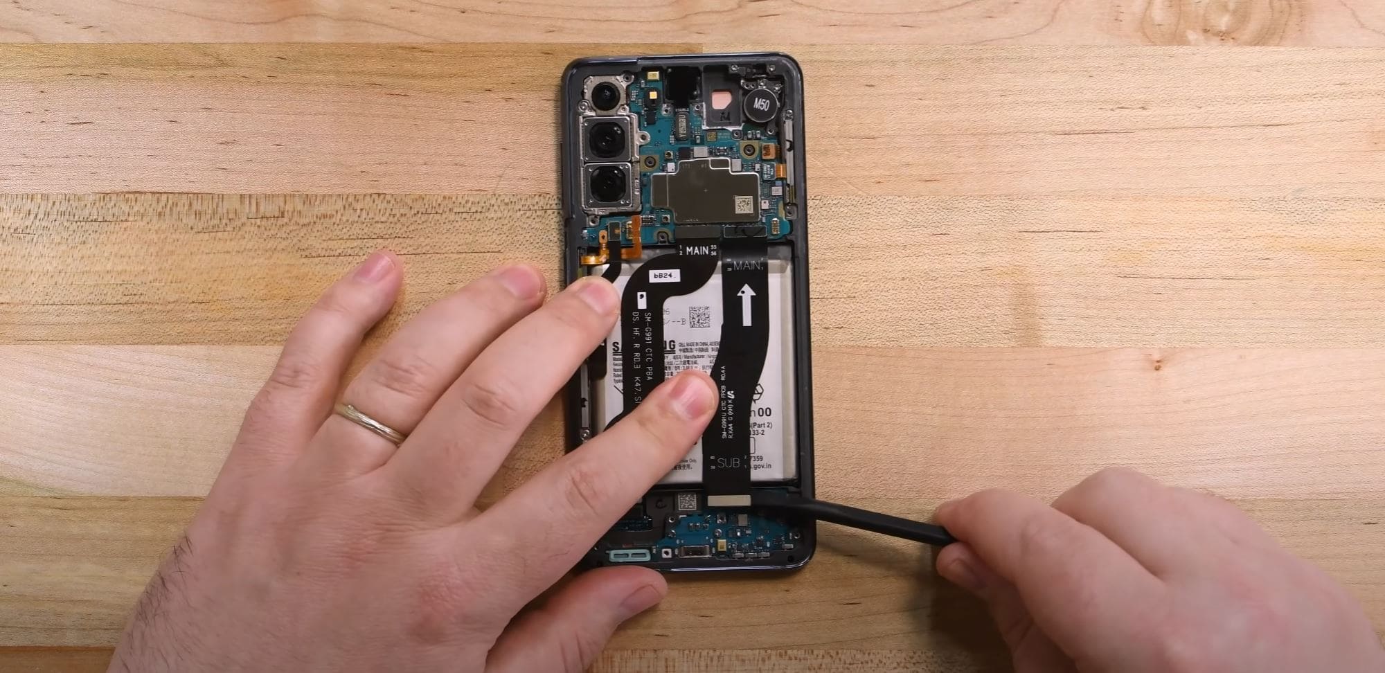 Desmontaje del Samsung Galaxy S21, es m谩s sencillo de reparar