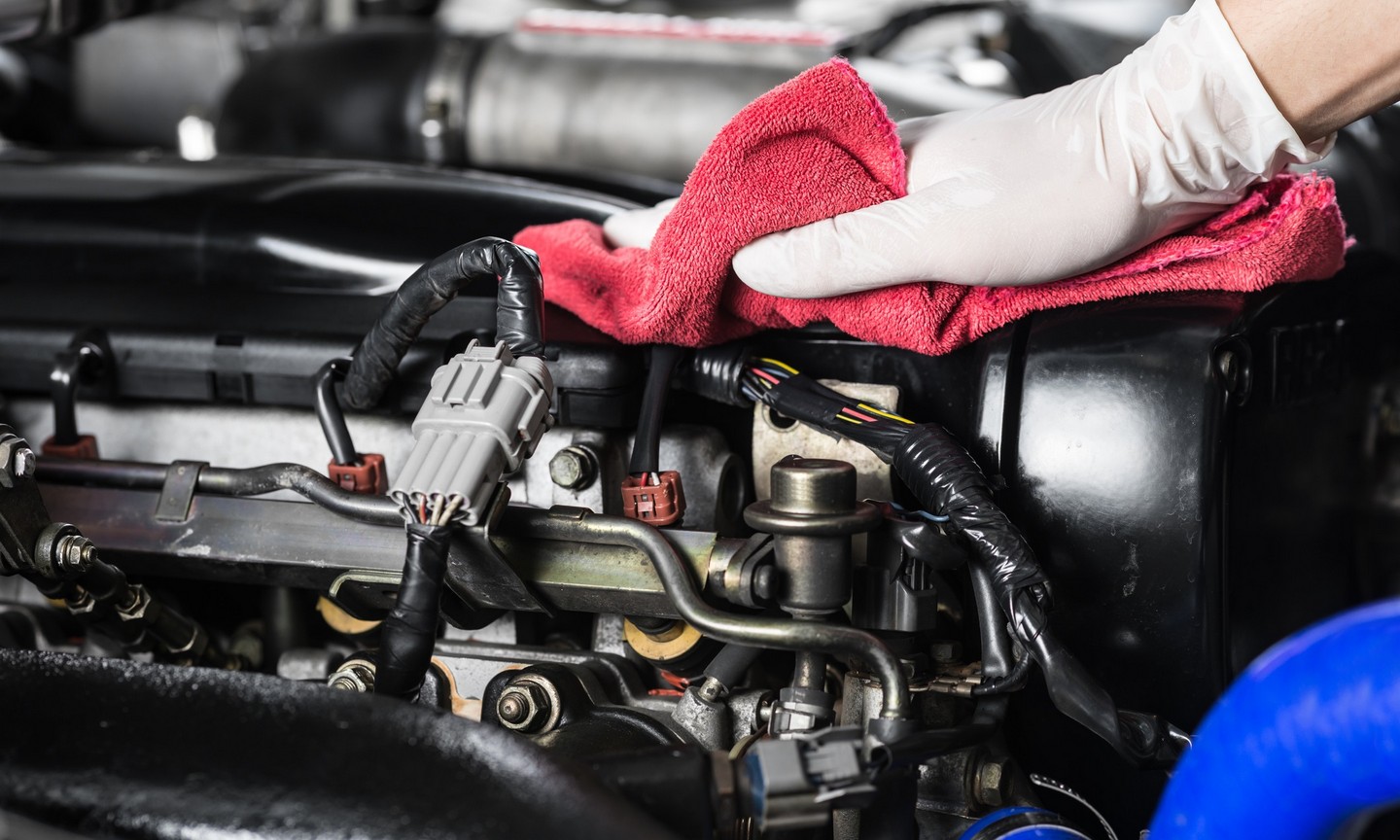 How to Clean an Engine Bay Without a Pressure Washer? MR.AID