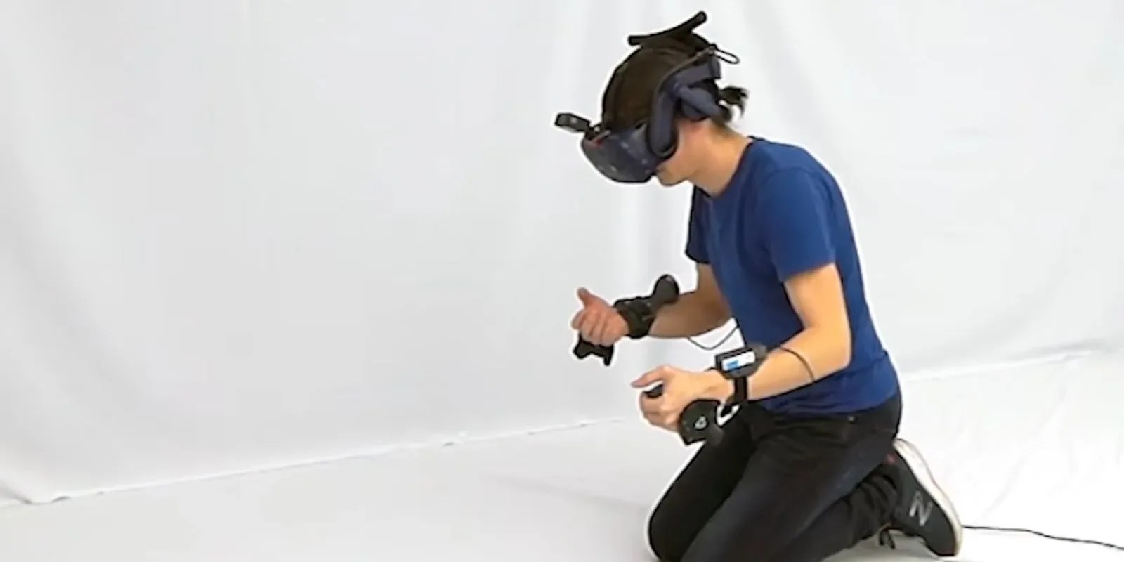 Microsoft simulates physical contact in VR using 'Haptic PIVOT' controller