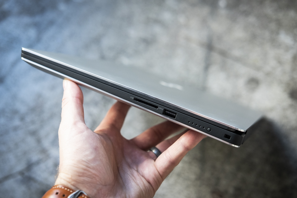 Dell xps 15 headphone jack static