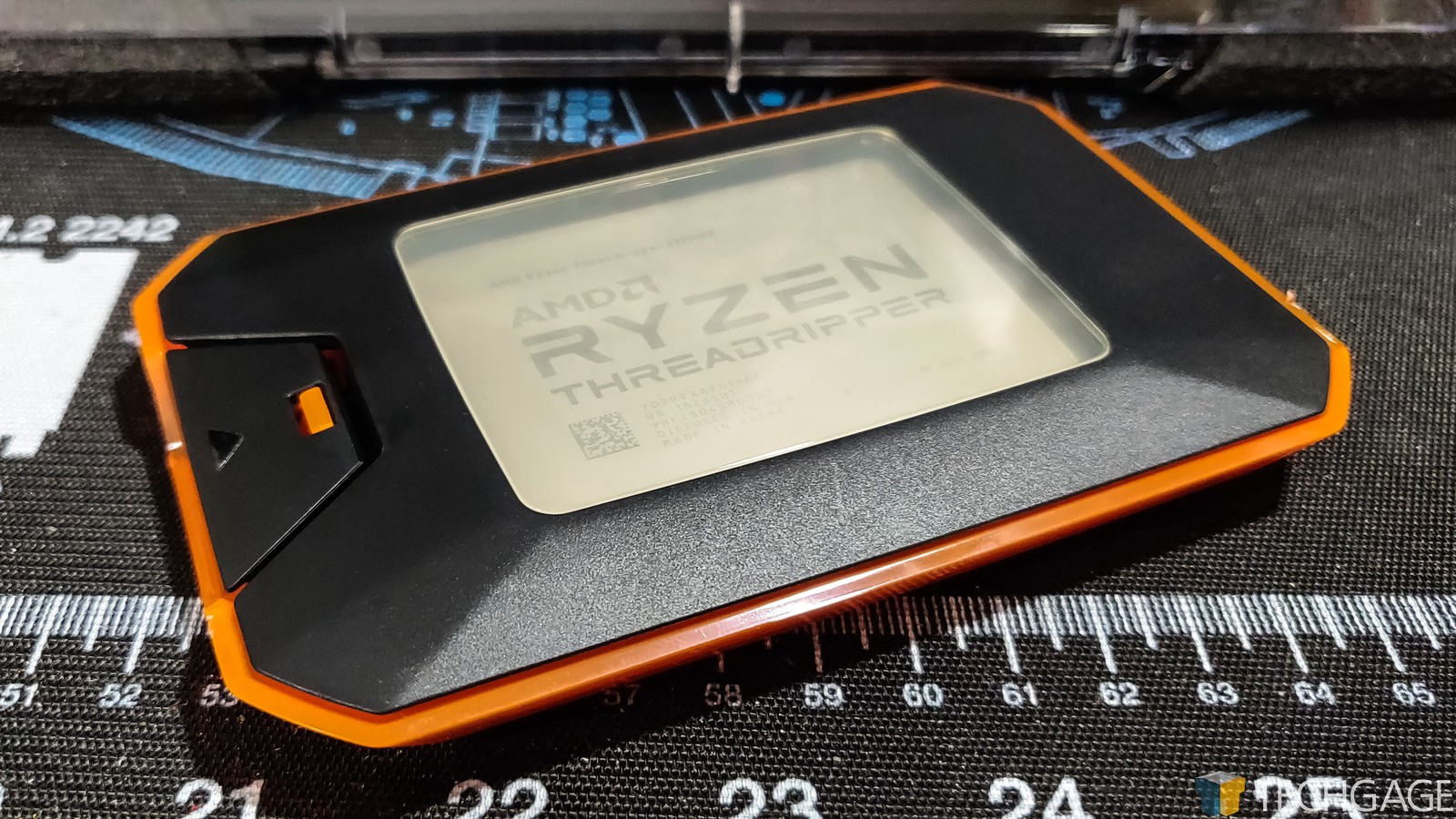 Unboxing AMD’s Ryzen Threadripper 2990WX 32Core
