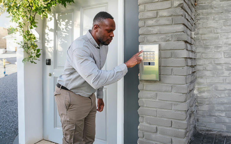 SimpliSafe Keypad Not Working? 4 Solutions (Solved)