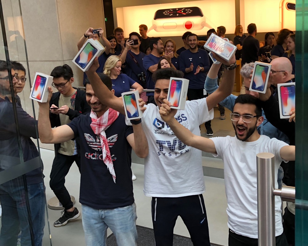 Australian customers the first in the world to buy the iPhone X Tech
