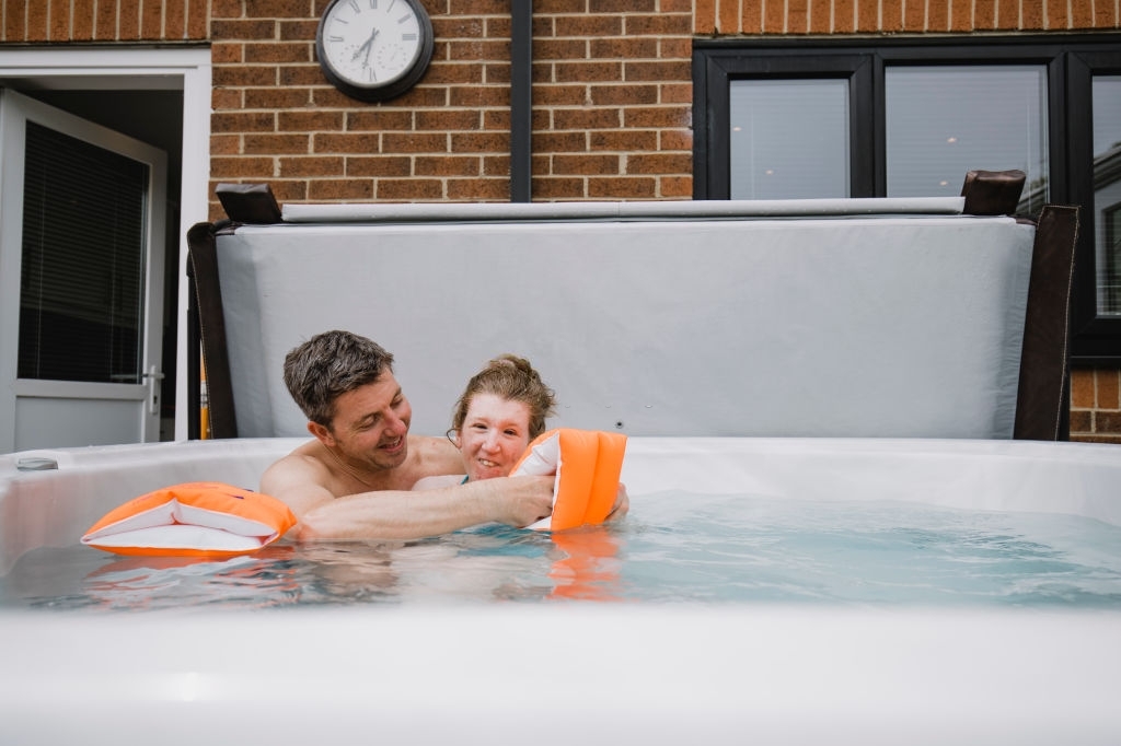 How Does an Inflatable Hot Tub Work?