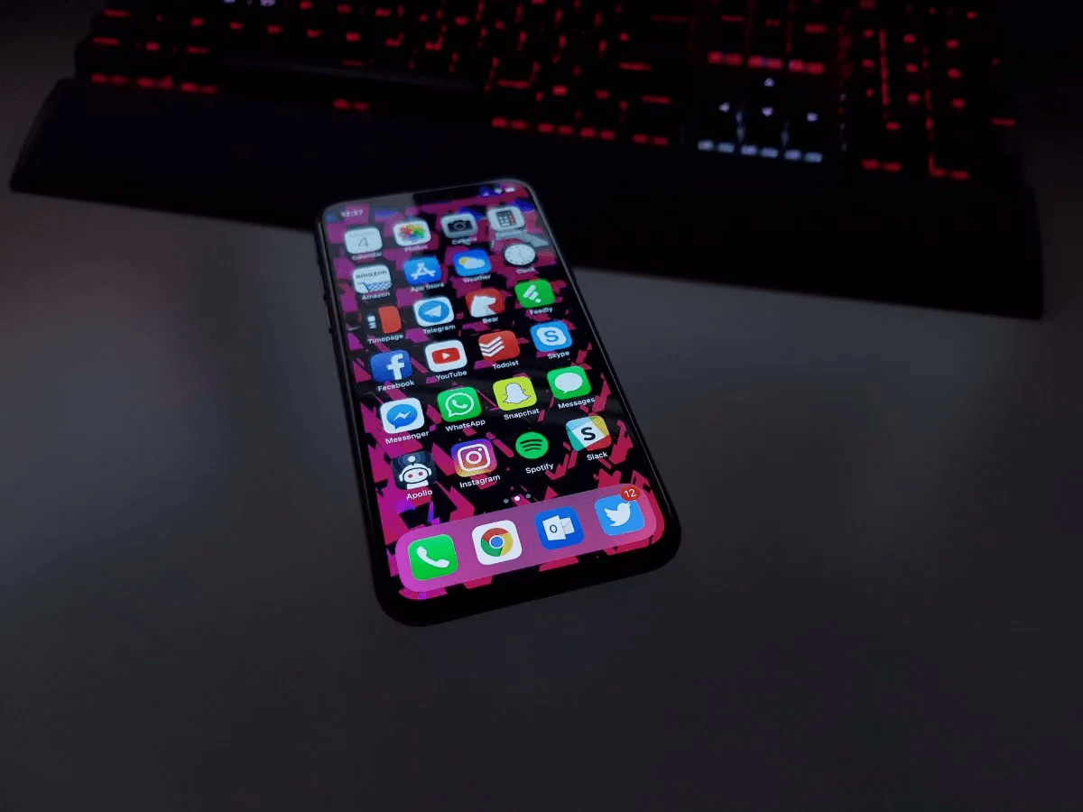 New concept design of Notchless and Buttonless iPhone XII making rounds