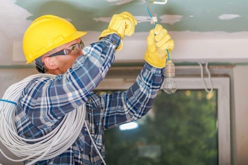 Skills To Make You A Successful Commercial Electrician In No Time