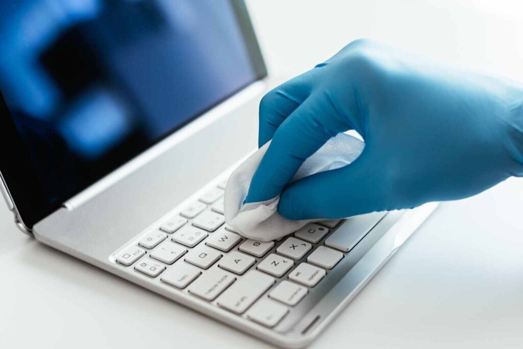 How To Clean Mac Keyboard, Display, And More - TechMagnews