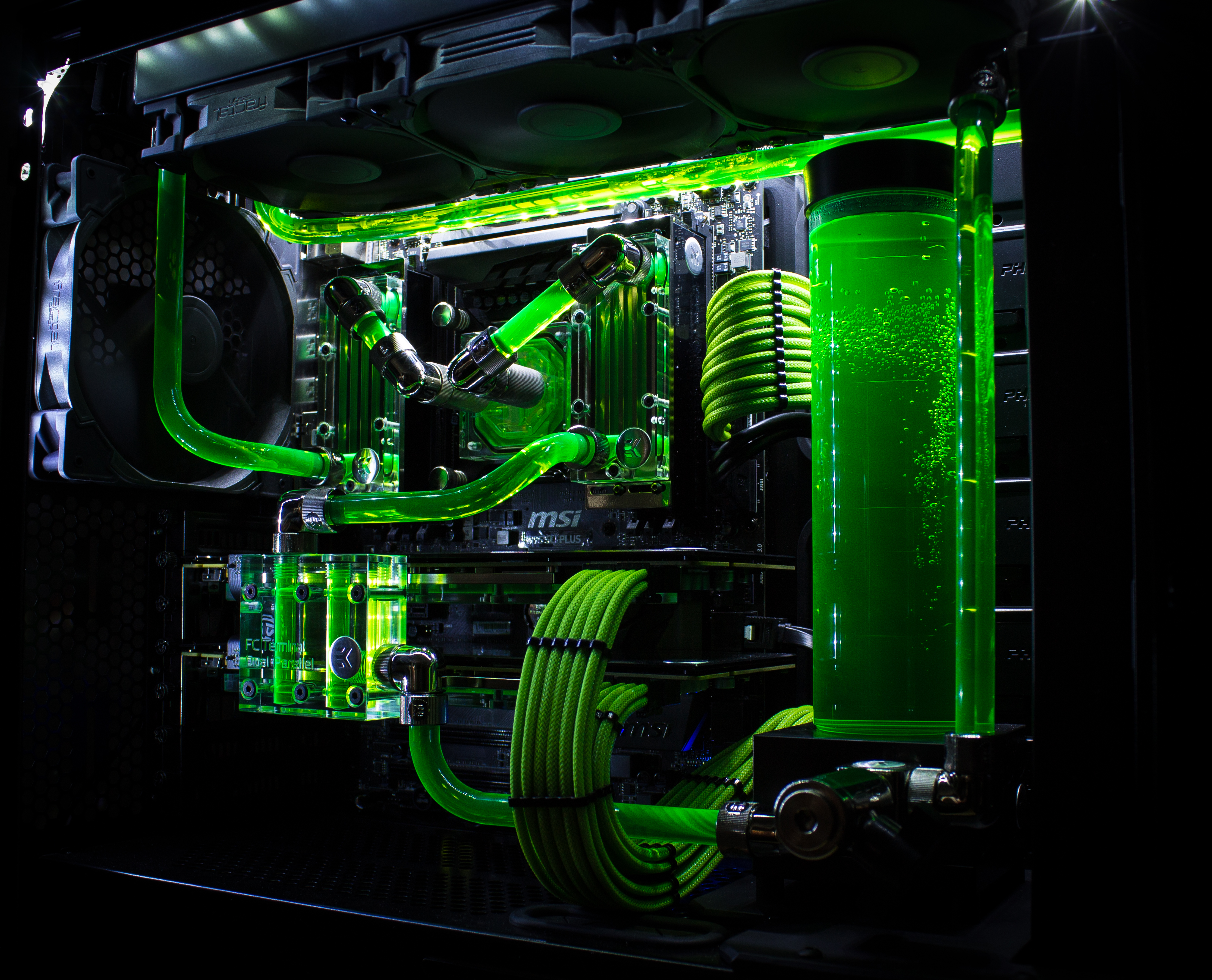 Phanteks Enthoo Evolv Green Build TechMaxTV High End PC's