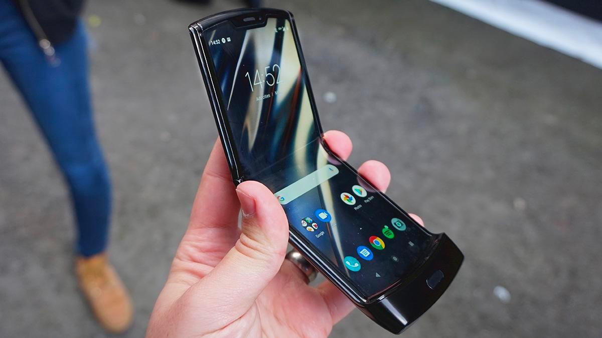 Motorola's Secondgen Razr 2 Foldable May be Unveiled on