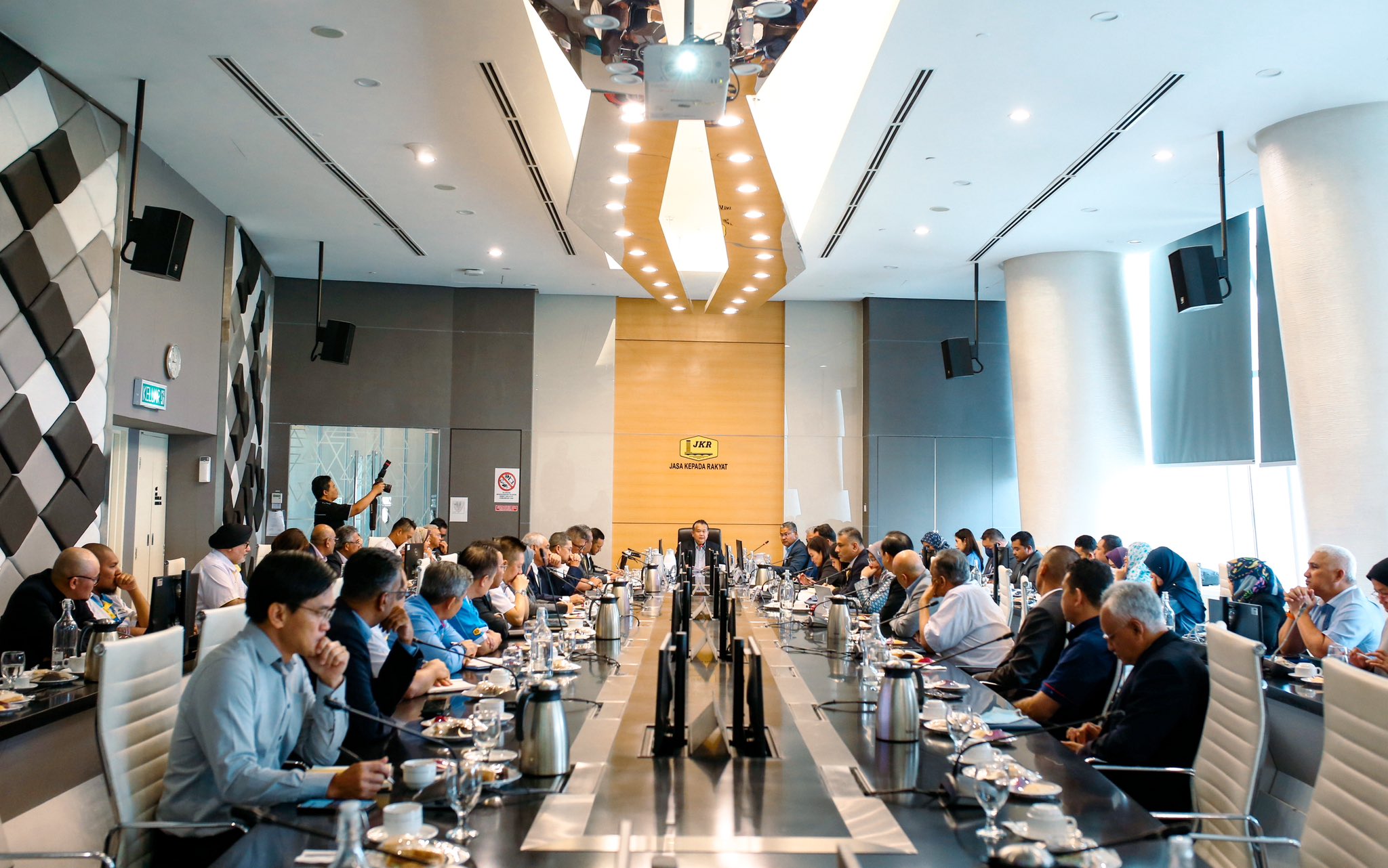 Works Ministry aims to remove boom barriers and implement multilane