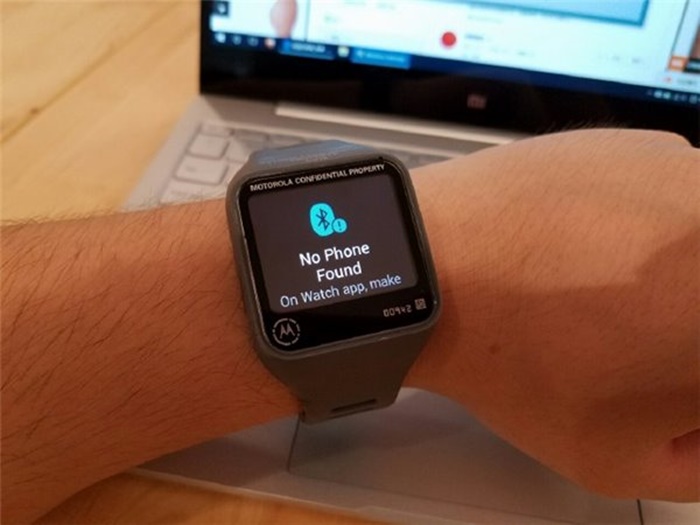 Rumours: A square looking Motorola smartwatch leaked? | TechNave