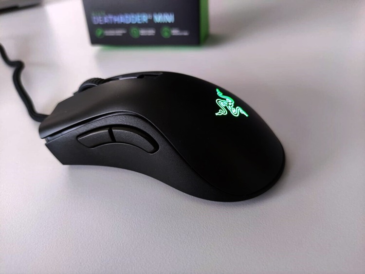 Razer Deathadder V2 mini review A good allrounder mouse