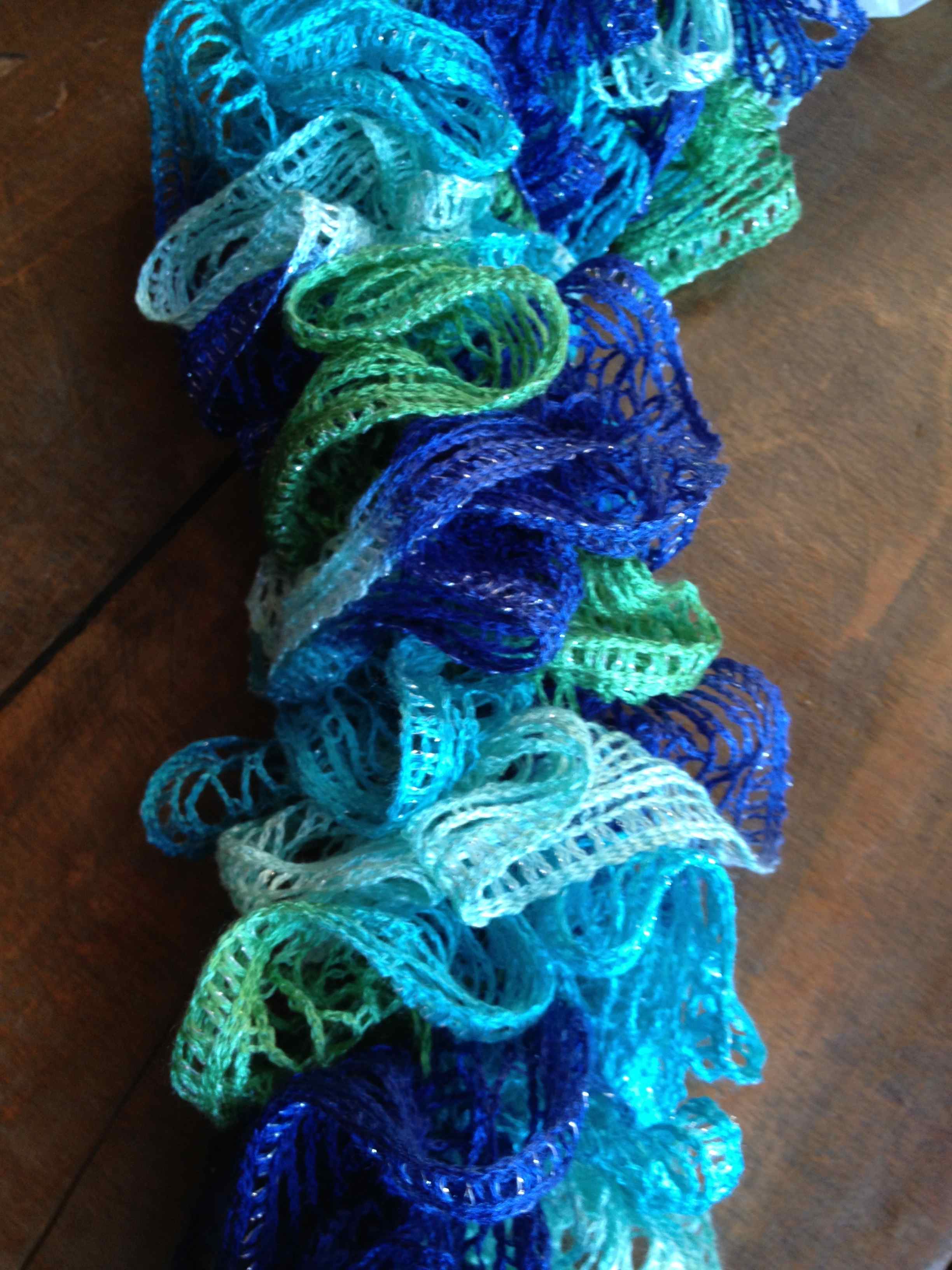 Knitted Ruffled Scarf and Comparison to Crocheted Ruffle Scarf TechNeats