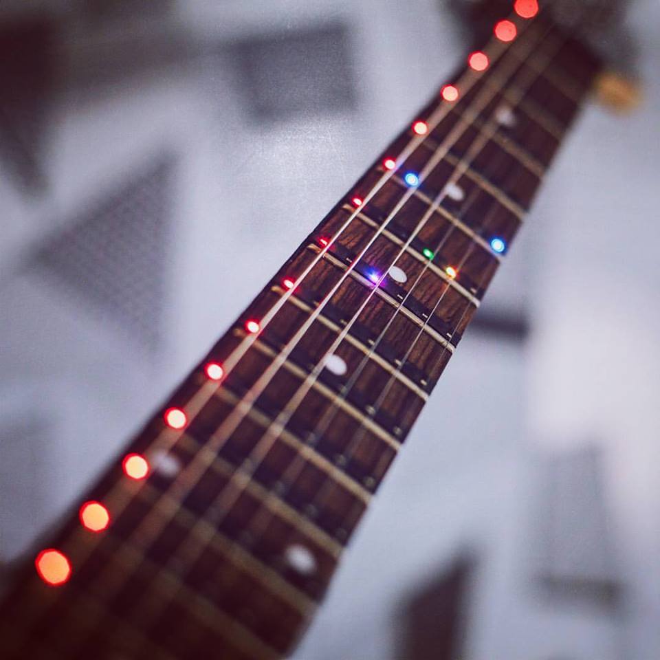 Kickstarter hit Fret Zepplin uses LEDs to help you play guitar