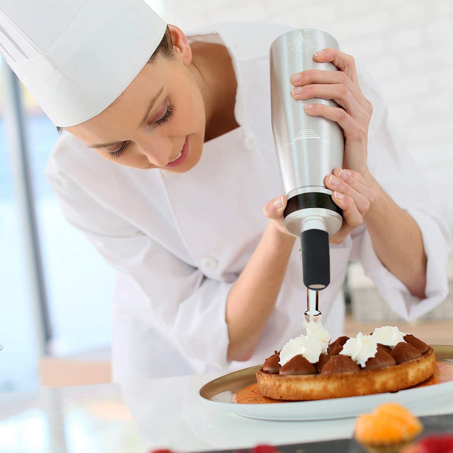 A Beginner’s Guide to Using a Whipped Cream Dispenser